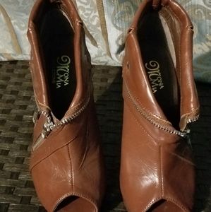 Nice open toe. Brown Boot heel Shoes With Zipper Details. Open To Offers.